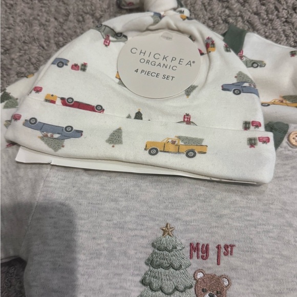 ☃️chick pea Gray and Green Christmas Baby Set - Picture 3 of 7